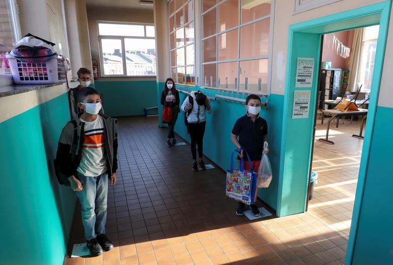 17 фото из школ разных стран – возвращаемся к нормальному обучению после пандемии