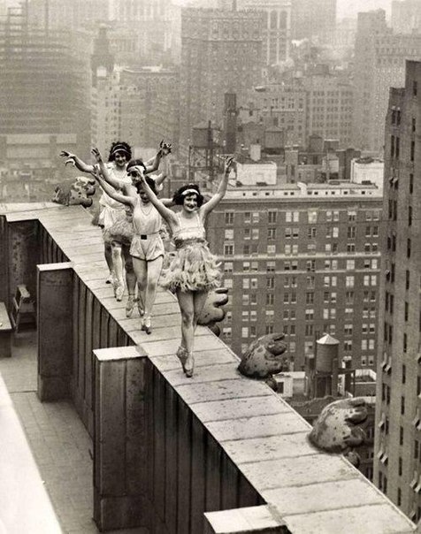 Балерины на крыше, 1924 год. ФОТО