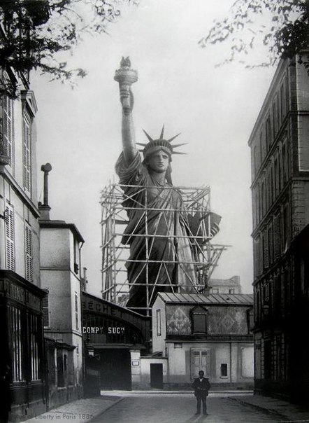 Статуя Свободы в Париже, до того, как она была отправлена в Нью-Йорк. 1886 г. ФОТО