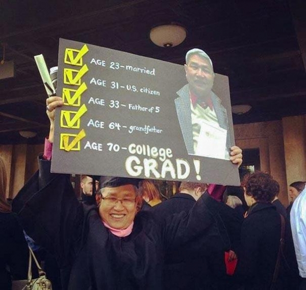18 душевных фото пожилых выпускников, которые показывают, что учиться никогда не поздно
