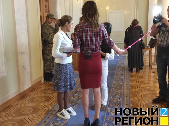 Наталья Королевская явилась в Раду в новых кроссовках (ФОТО) 