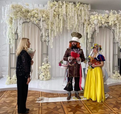 В Ровно супруги необычно отпраздновали «бумажную свадьбу» (ФОТО)