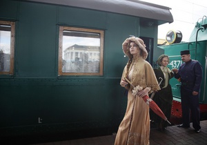 В Киеве на Центральный вокзал прибыл 140-летний поезд