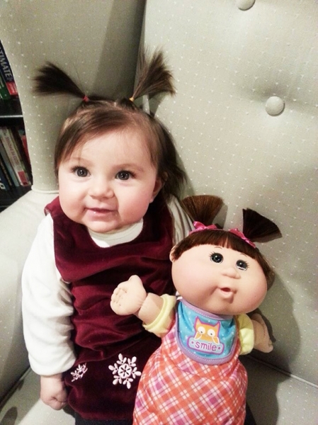 В сети показали милых детей, которые очень похожи на своих кукол