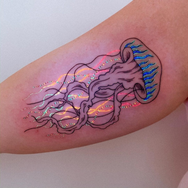 Художник из Австралии делает "волшебные" татуировки, которые оживают и светятся в ультрафиолете