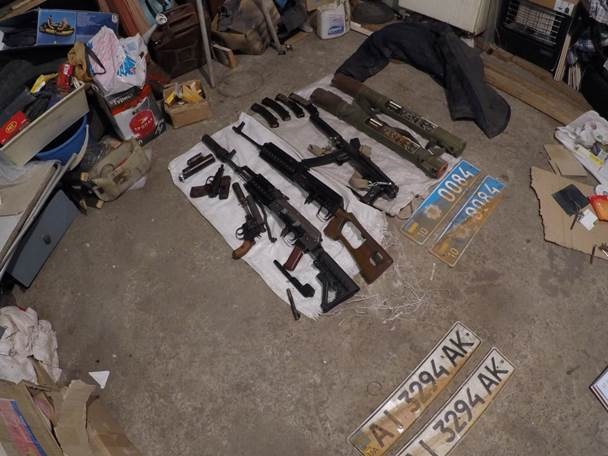 На Донбассе задержан экс-милиционер с арсеналом оружия. ВИДЕО