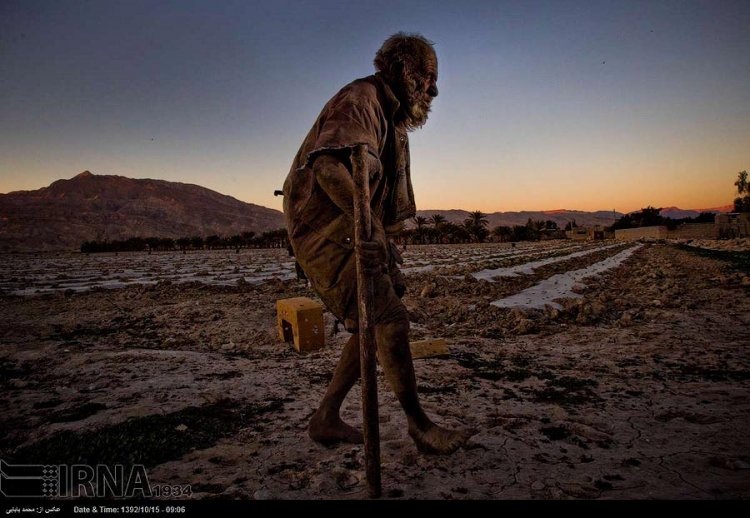 Житель иранской деревни не мылся 60 лет. ФОТО