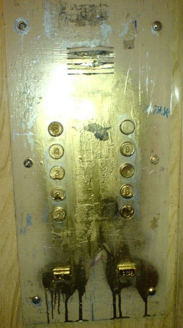 Кнопки лифта в 40 раз грязнее сидения в общественном туалете