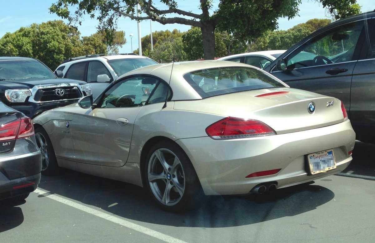 Автостоянка миллионеров: шикарные автомобили, припаркованные у штаб-квартиры Facebook в Калифорнии
