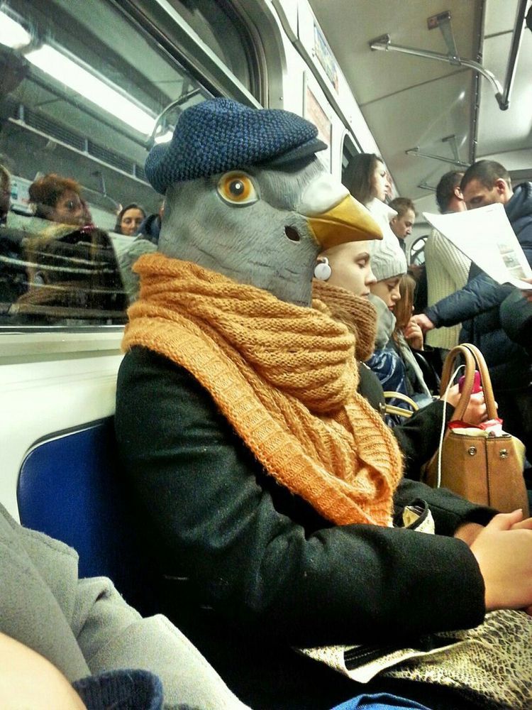 16 персонажей из метро, доказавших, что ездить в подземке куда веселее, чем на машине