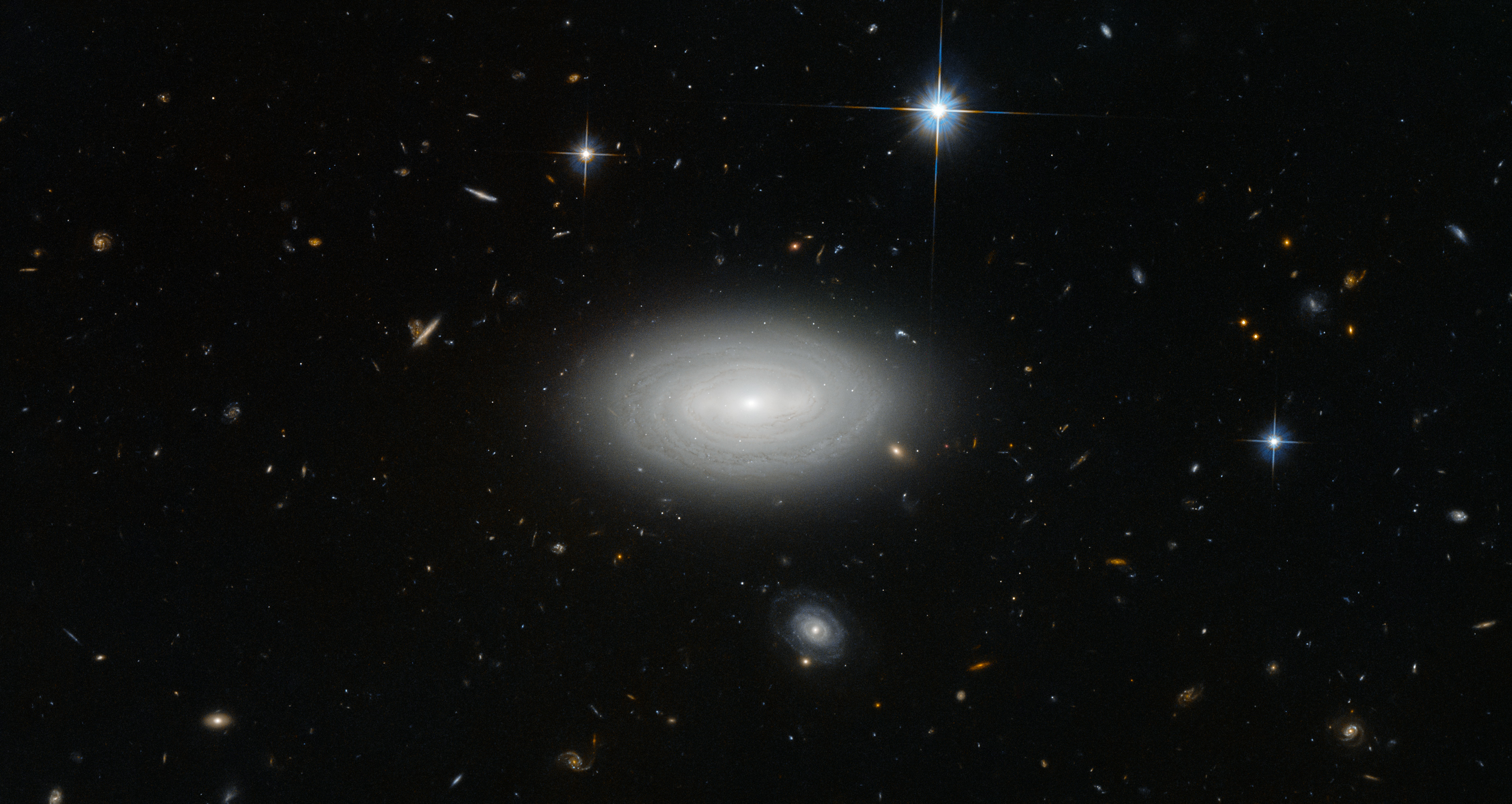 Во Вселенной обнаружена самая одинокая галактика (фото)