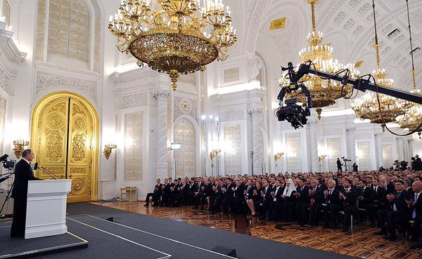 Путина пришли послушать экстравагантные люди. (ФОТОРЕПОРТАЖ)