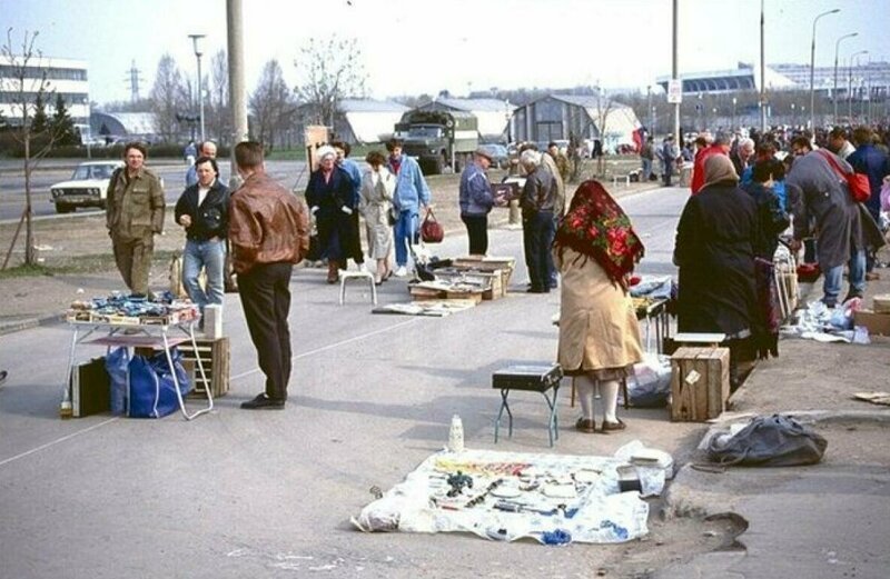  А вы помните? 18 красноречивых фото из лихих 90-х (19 фото) 