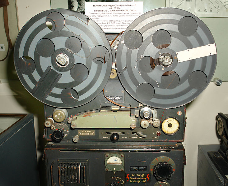 Аудиогаджет специального назначения: «теплый» ламповый диктофон и шпионские часы начала 50-х