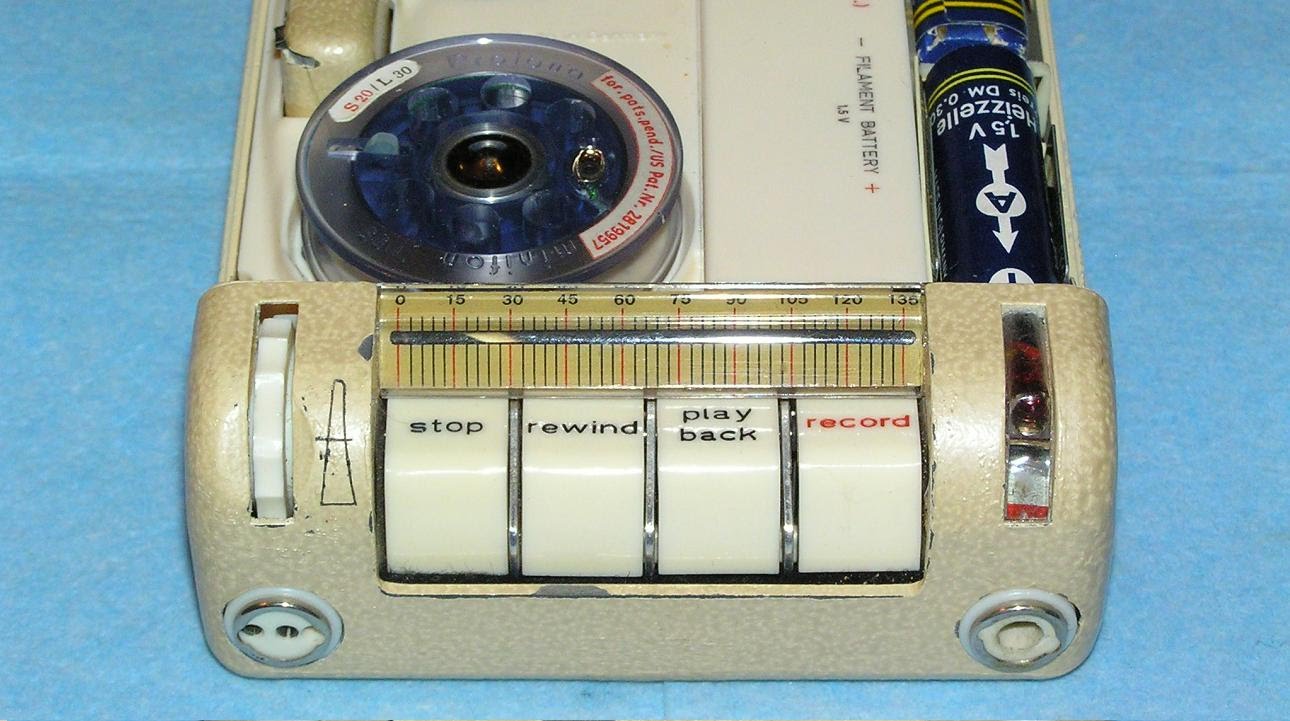 Аудиогаджет специального назначения: «теплый» ламповый диктофон и шпионские часы начала 50-х