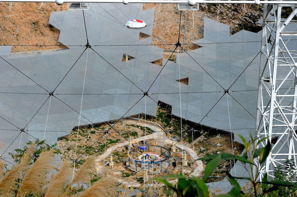 В Китае строят гигантский телескоп для поиска инопланетян (фото)