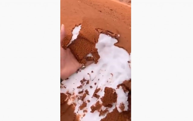 Метель в Саудовской Аравии превратила пустыню в гигантский \"слоёный торт\" (фото, видео)