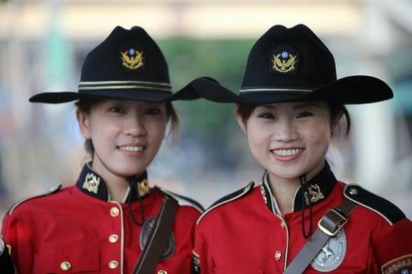 Как выглядят девушки-полицейские в 30 странах мира
