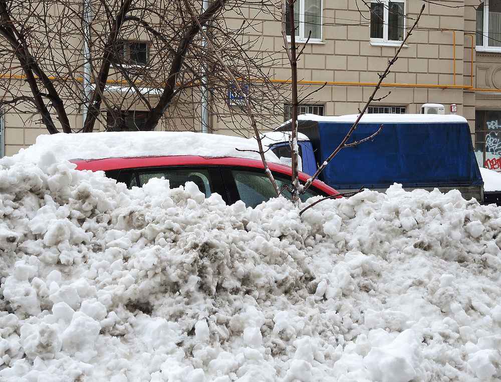 Москву засыпало снегом: репортаж с городских улиц. ФОТО
