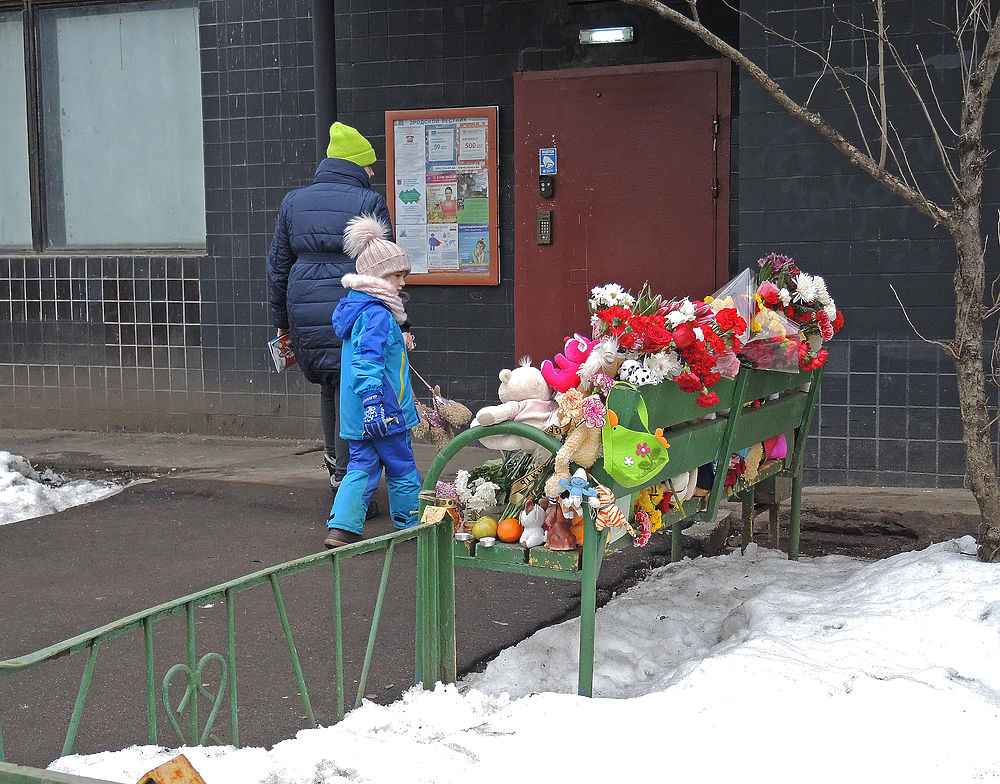  В Москве создали мемориал в память об убитой няней девочке. ФОТО