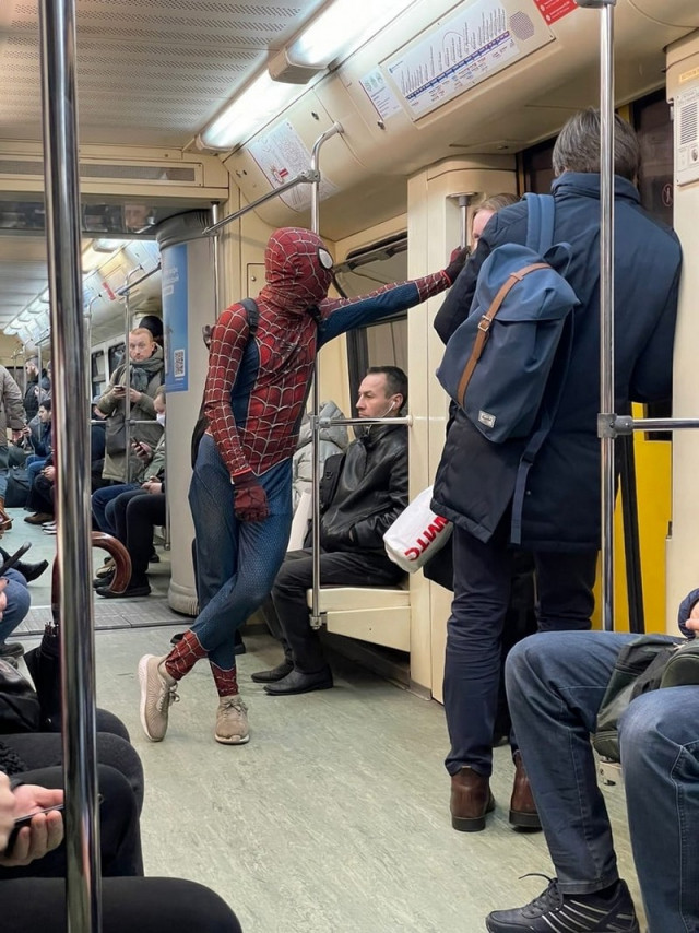 В сети показали, кого ещё можно встретить в метро