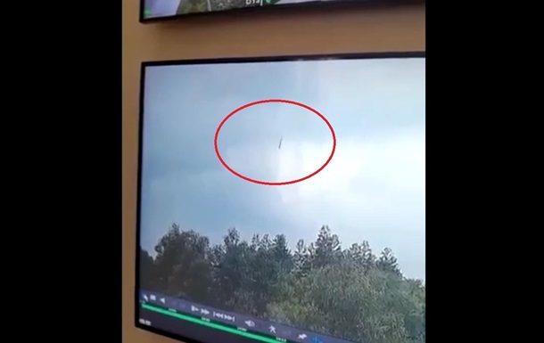 Появилось видео падения самолета в Китае