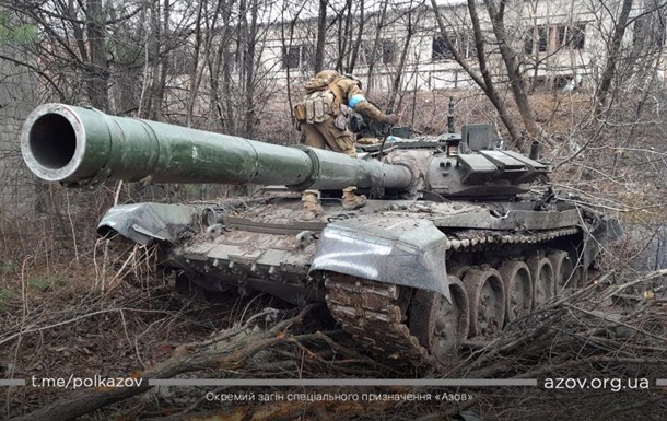 Азов уничтожил четыре танка, ББМ и пехоту врага