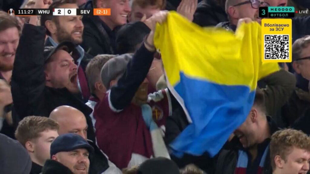 "Матч ТВ" заменил кадр с украинским флагом на трибунах бургером