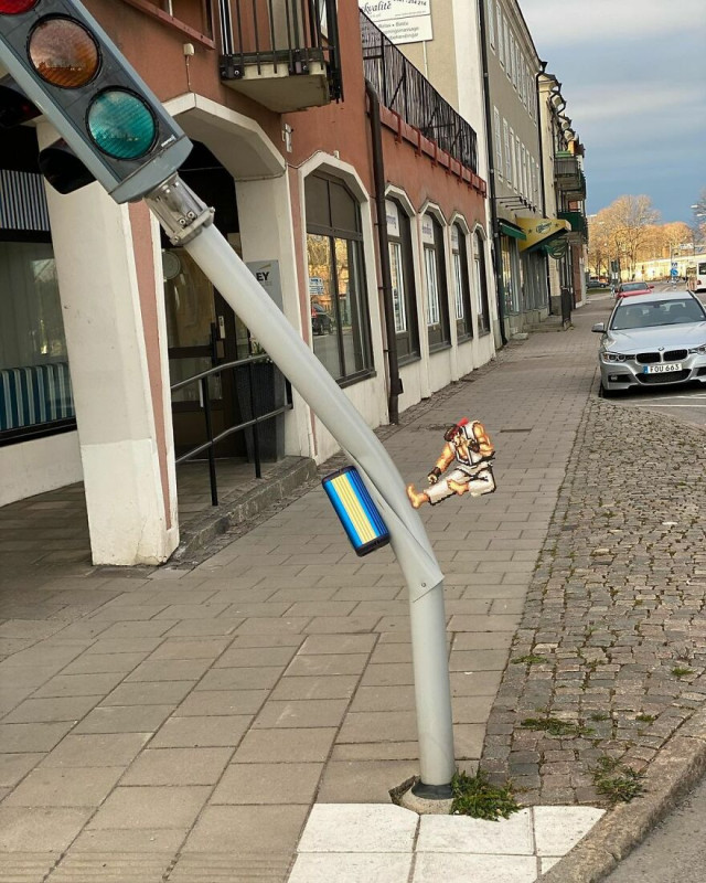 Забавный пиксельный стрит-арт шведского художника (фото)