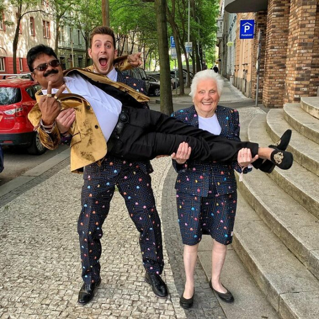 Бабушка и внук доказывают, что веселье не имеет возрастных ограничений (ФОТО)
