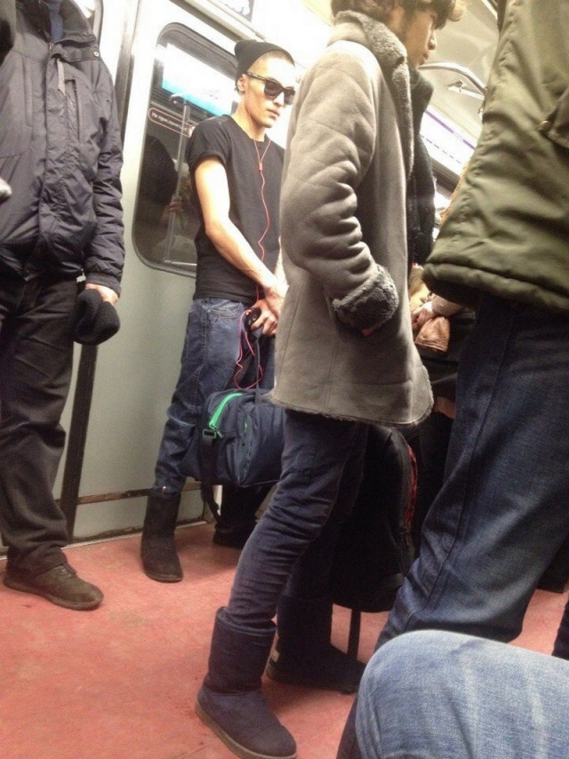 Нестандартные пассажиры в метро (фото)