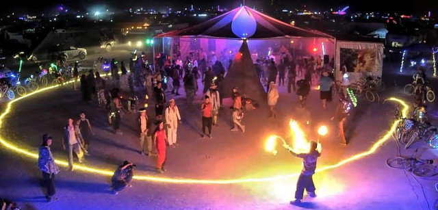 В пустыне Блэк-рок начался аналог отменённого Burning Man (фото)