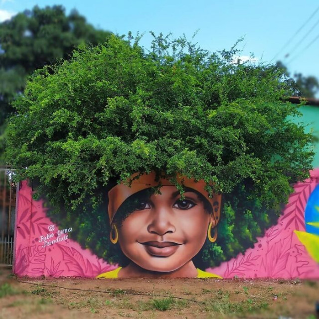 Бразильский уличный художник рисует женские портреты, используя деревья в качестве волос (фото)