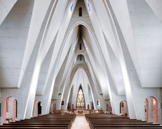 Интерьеры современных церквей в фотографиях Тибо Пуарье