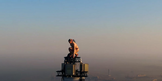 В ОАЭ сняли рекламный ролик на самой высокой точке самого высокого сооружения планеты (фото, видео)