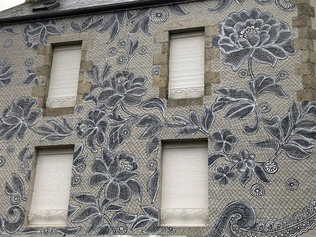 Кружевные рисунки Nespoon на фасадах зданий