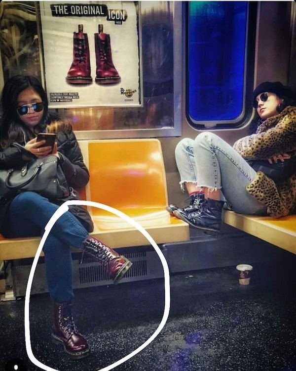 Забавные сходства и совпадения в метро (фото)