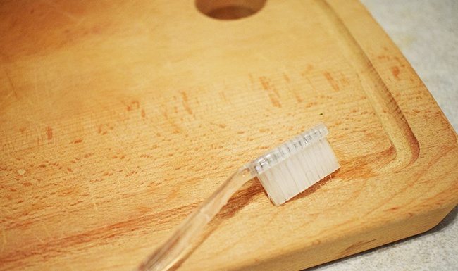 Польза старых зубных щеток в быту