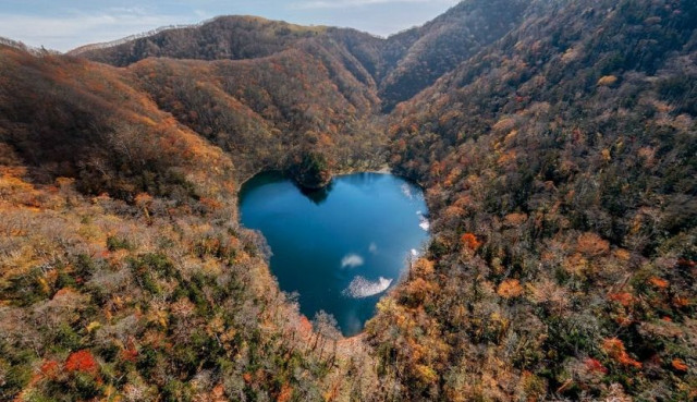 Тоёнико: естественное озеро в форме сердца в Японии  (фото, видео)