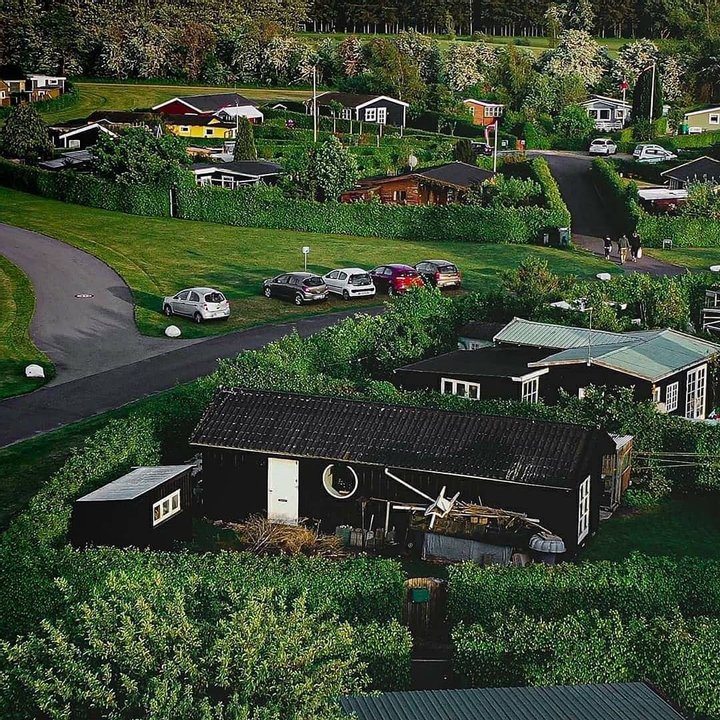 В Дании построили уникальный городок, похожий на сад. Фото