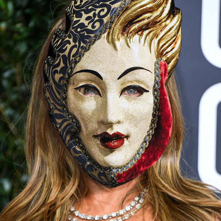 Попробуйте угадать, глаза какой знаменитости смотрят на вас через карнавальную маску (фото)