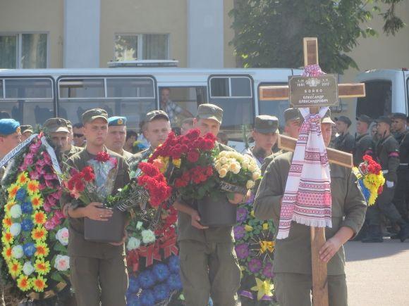 В Хмельницком простились с погибшим на Донбассе полковником Нацгвардии: опубликованы фото