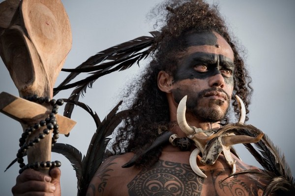 Фотограф обнаружил племя с невероятно красивыми людьми. Фото