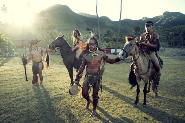 Фотограф обнаружил племя с невероятно красивыми людьми. Фото