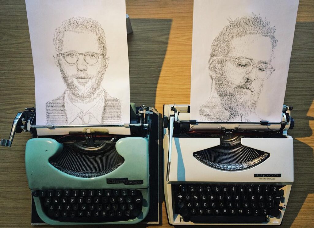 Британец создает оригинальные рисунки с помощью печатной машинки. Фото