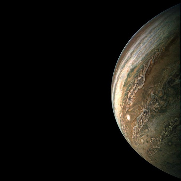NASA показали Юпитер на новых снимках. Фото