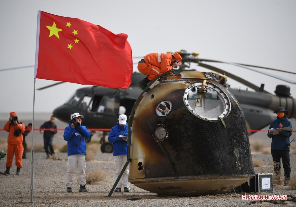 Экипаж китайской космической станции вернулся на Землю. Фото