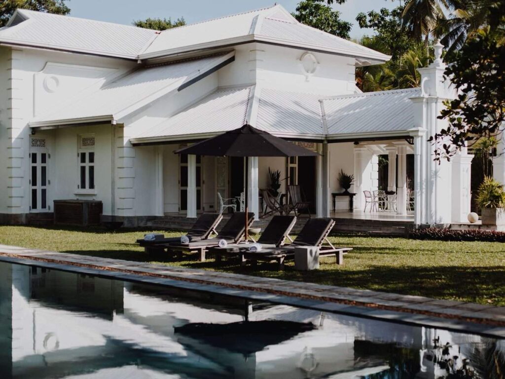 Заброшенный особняк на Шри-Ланке превратили в стильную резиденцию. Фото