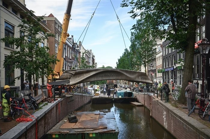 В Нидерландах появился мост, напечатанный на 3D-принтере. Фото
