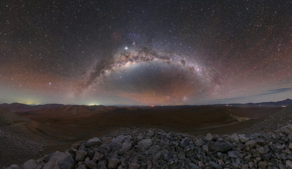 Фотограф показал, как выглядит Млечный путь в пустыне. Фото